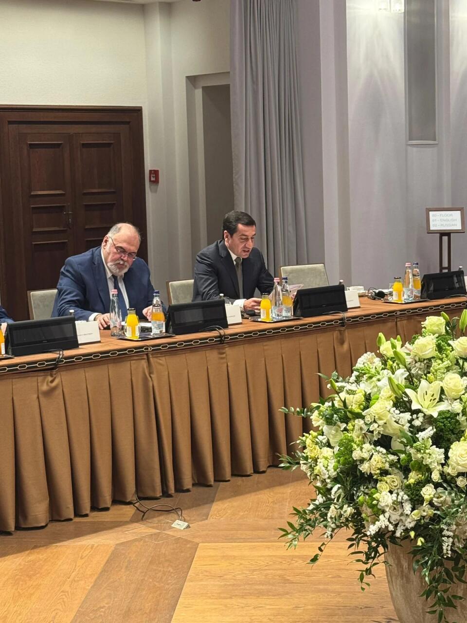 Hikmət Hacıyev TDT ölkələri rəhbərlərinin köməkçilərinin görüşündə iştirak edib